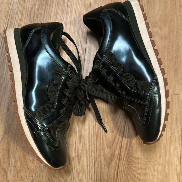 Tory Burch Ruffle Trainer - Picture 5 of 6